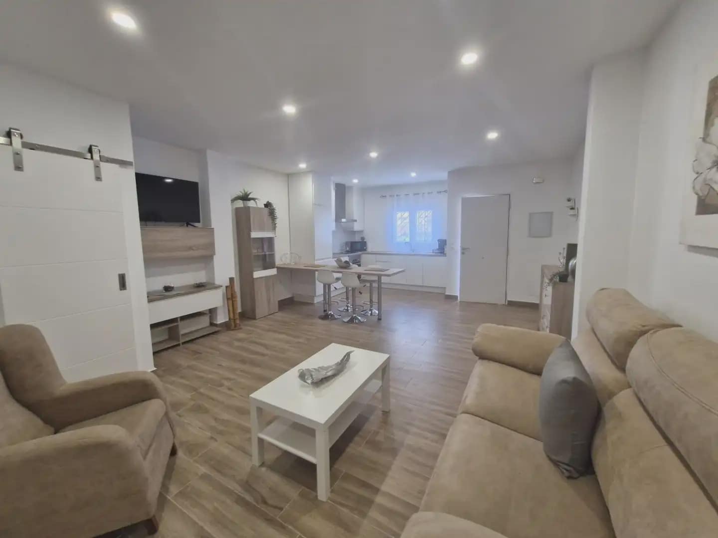 2 soverom Hus til salgs i La Linea de la Concepcion - € 170 000 (Ref: 9818565)