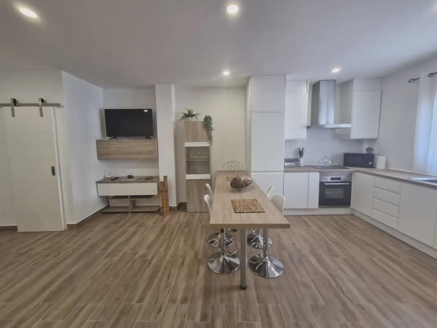 2 soverom Hus til salgs i La Linea de la Concepcion - € 170 000 (Ref: 9818565)