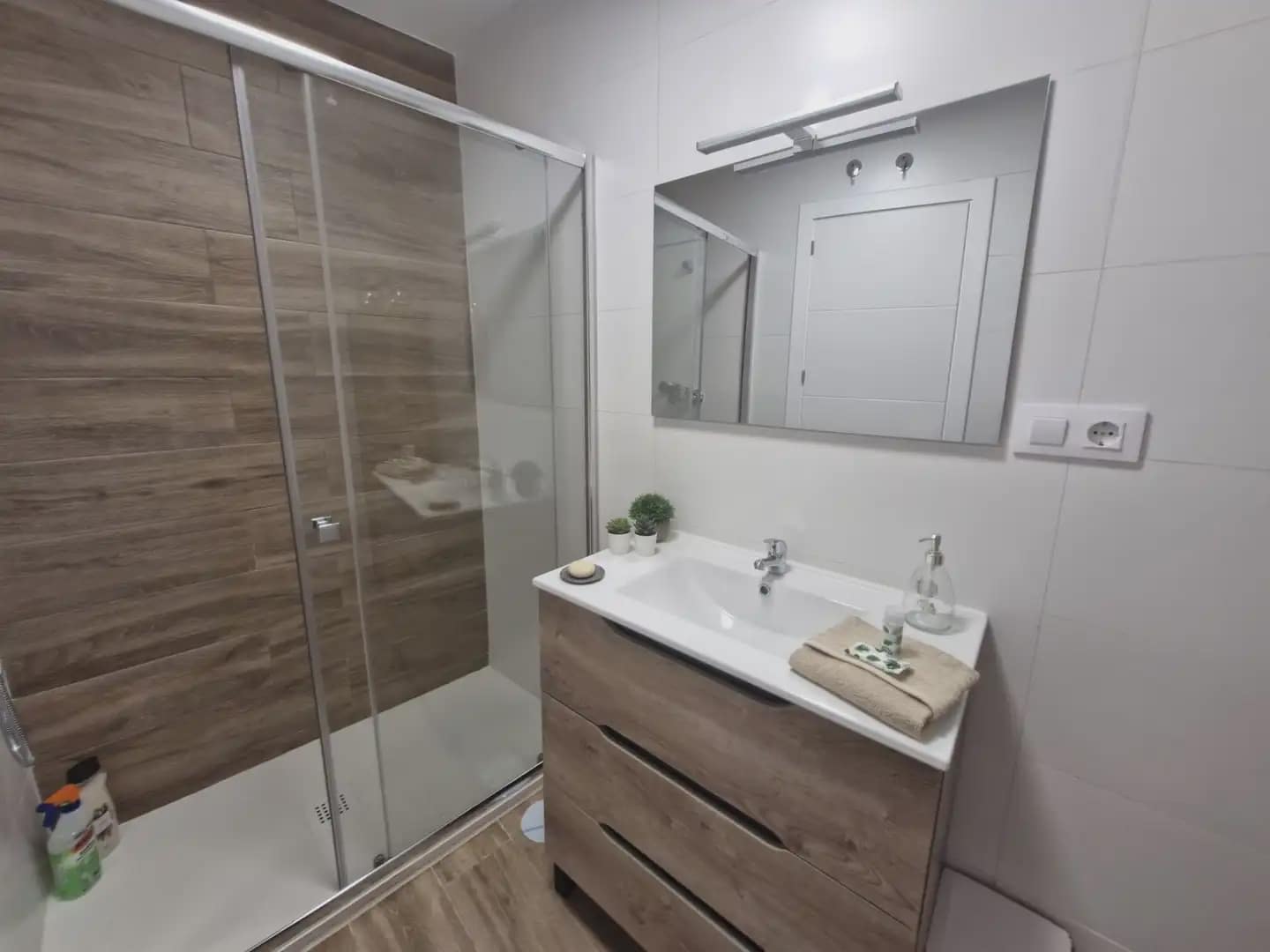 2 soverom Hus til salgs i La Linea de la Concepcion - € 170 000 (Ref: 9818565)