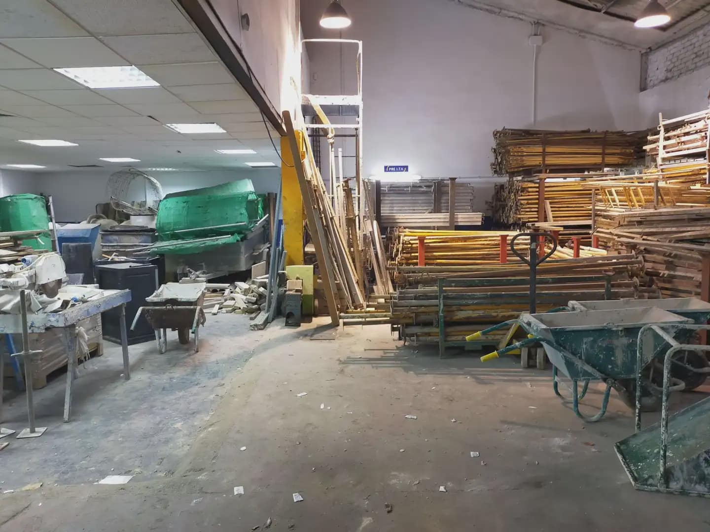 Commercieel te koop in La Linea de la Concepcion - € 135.000 (Ref: 9818570)