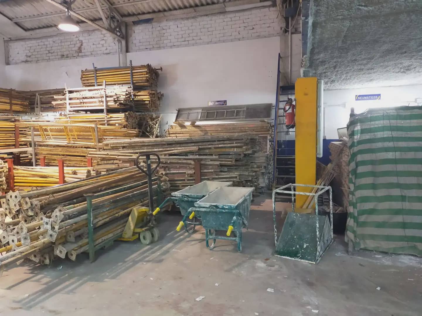 Commercieel te koop in La Linea de la Concepcion - € 135.000 (Ref: 9818570)
