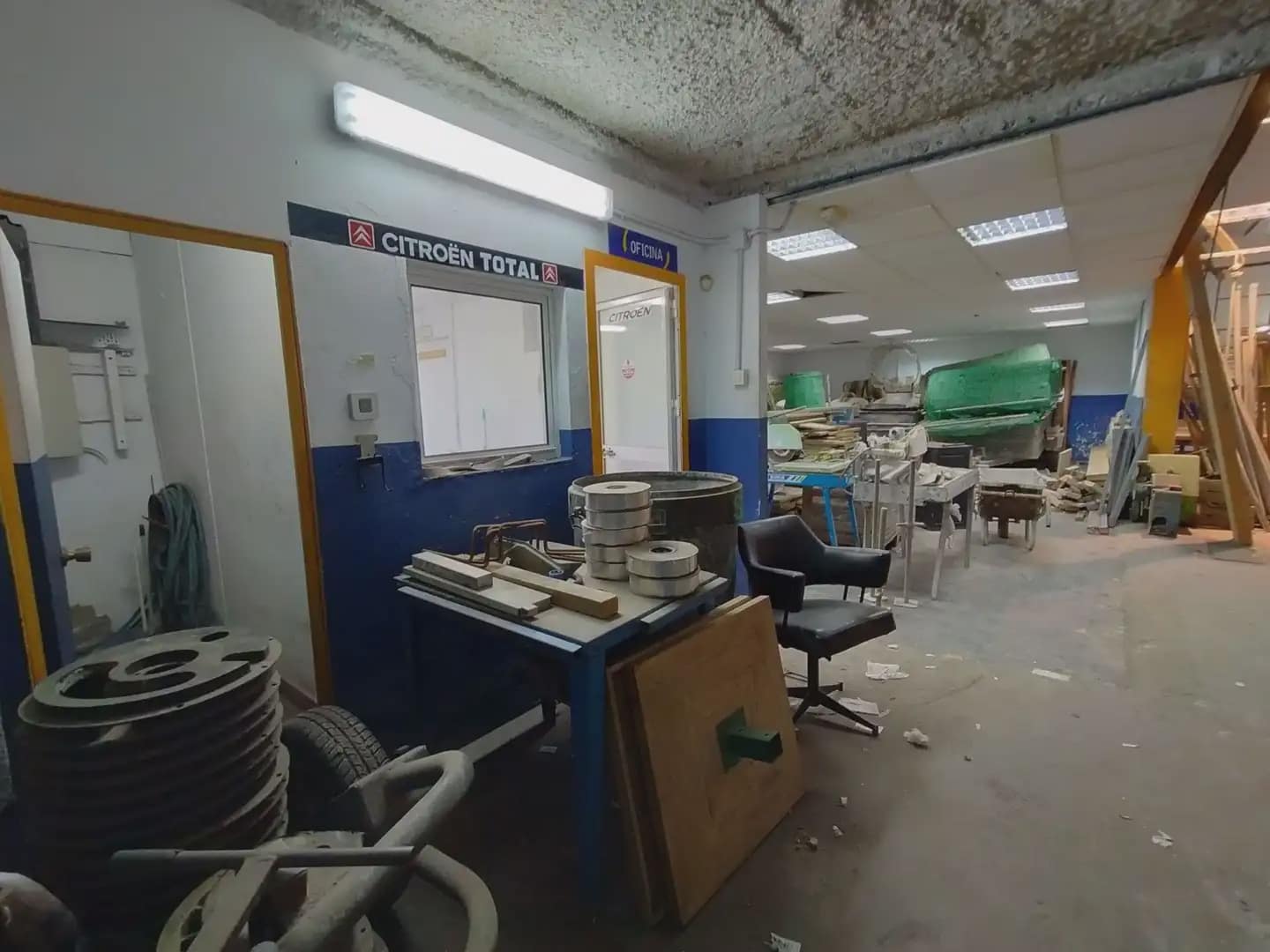 Commercieel te koop in La Linea de la Concepcion - € 135.000 (Ref: 9818570)