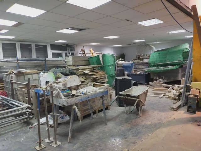 Local Commercial à vendre à San Pedro - Gabriel Miró - María Guerrero, La Línea de la Concepción - 135 000 € (Ref: 9818570)