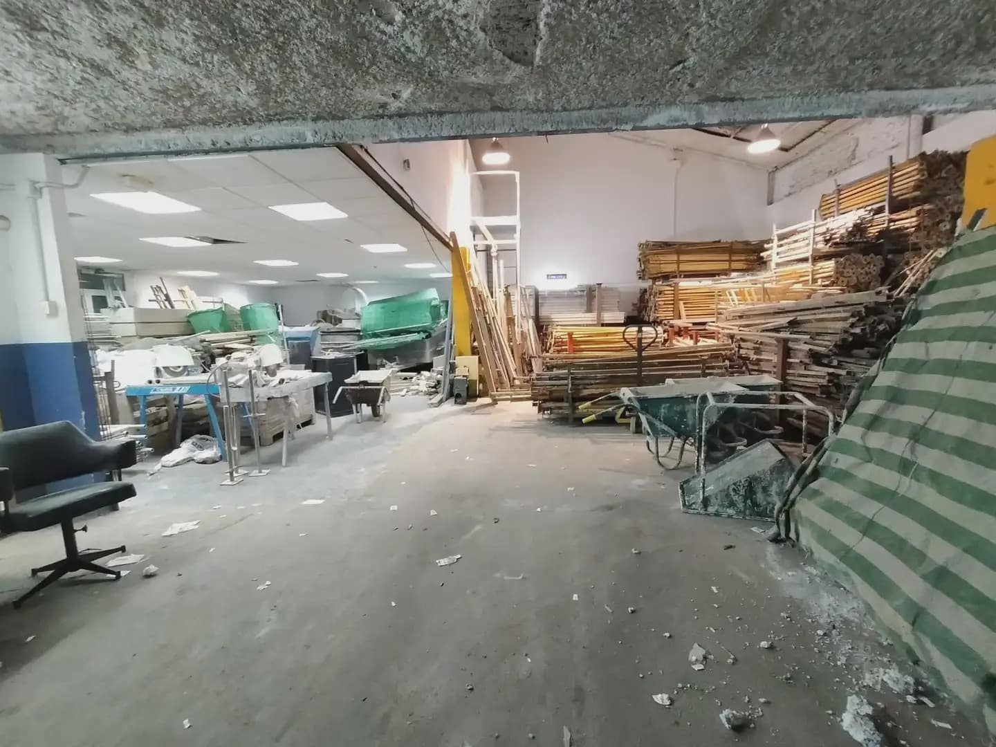 Commercieel te koop in La Linea de la Concepcion - € 135.000 (Ref: 9818570)