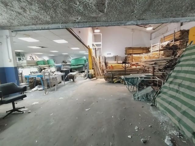 Local Commercial à vendre à San Pedro - Gabriel Miró - María Guerrero, La Línea de la Concepción - 135 000 € (Ref: 9818570)