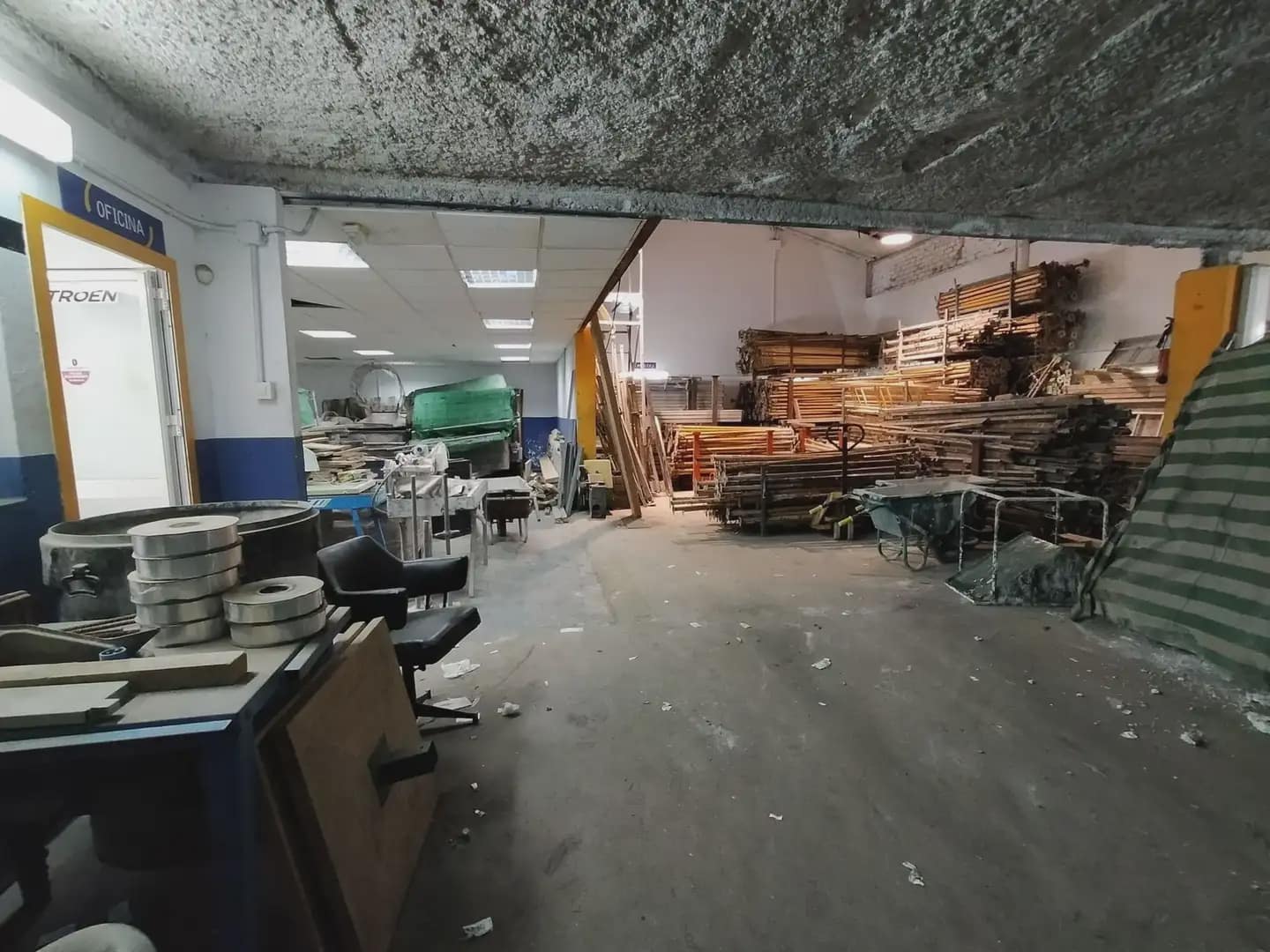 Commercieel te koop in La Linea de la Concepcion - € 135.000 (Ref: 9818570)