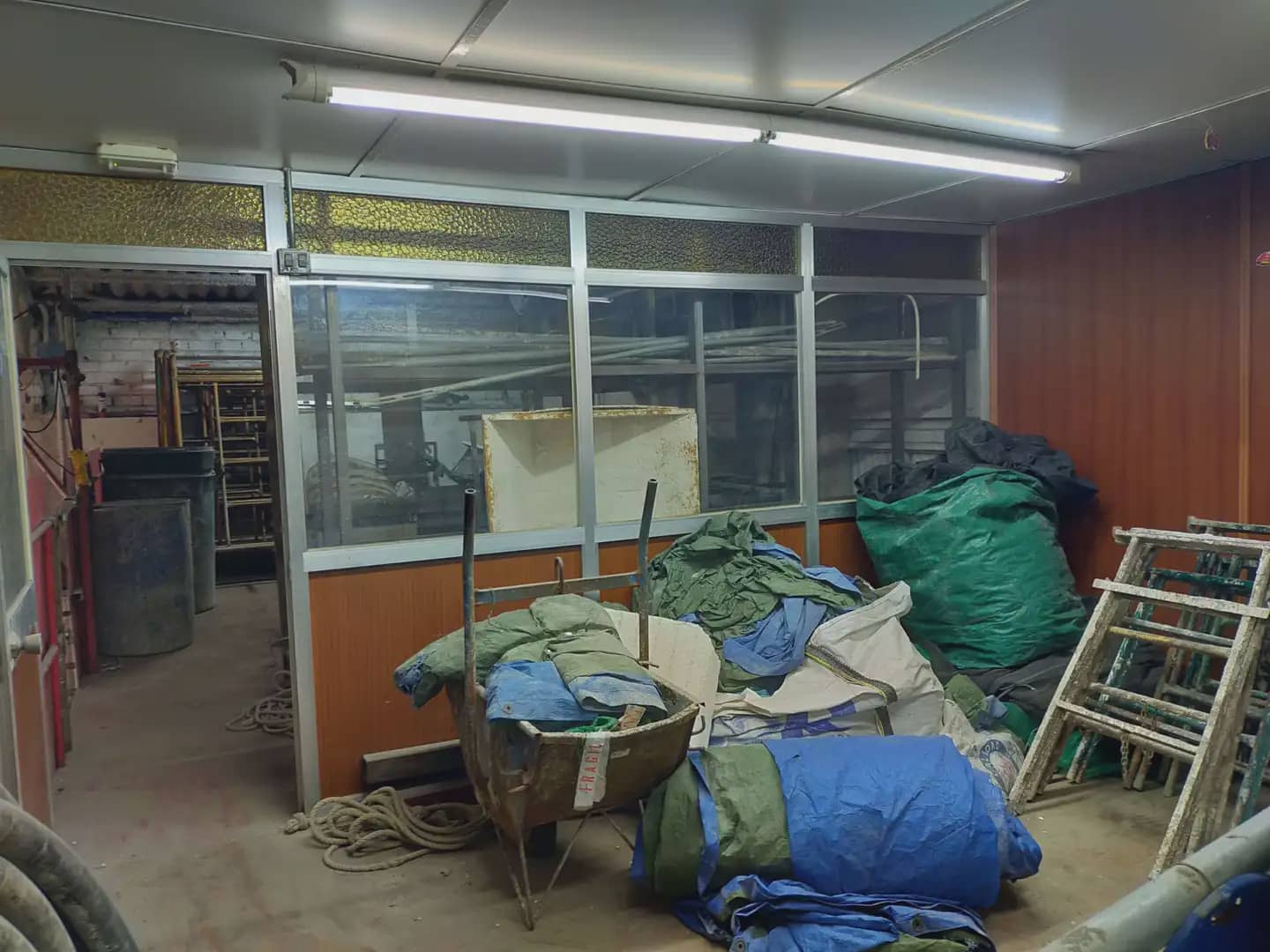 Commercieel te koop in La Linea de la Concepcion - € 135.000 (Ref: 9818570)