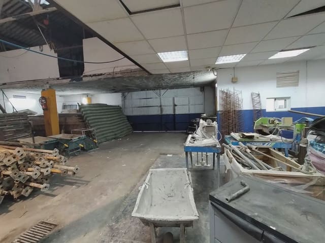 Local Commercial à vendre à San Pedro - Gabriel Miró - María Guerrero, La Línea de la Concepción - 135 000 € (Ref: 9818570)
