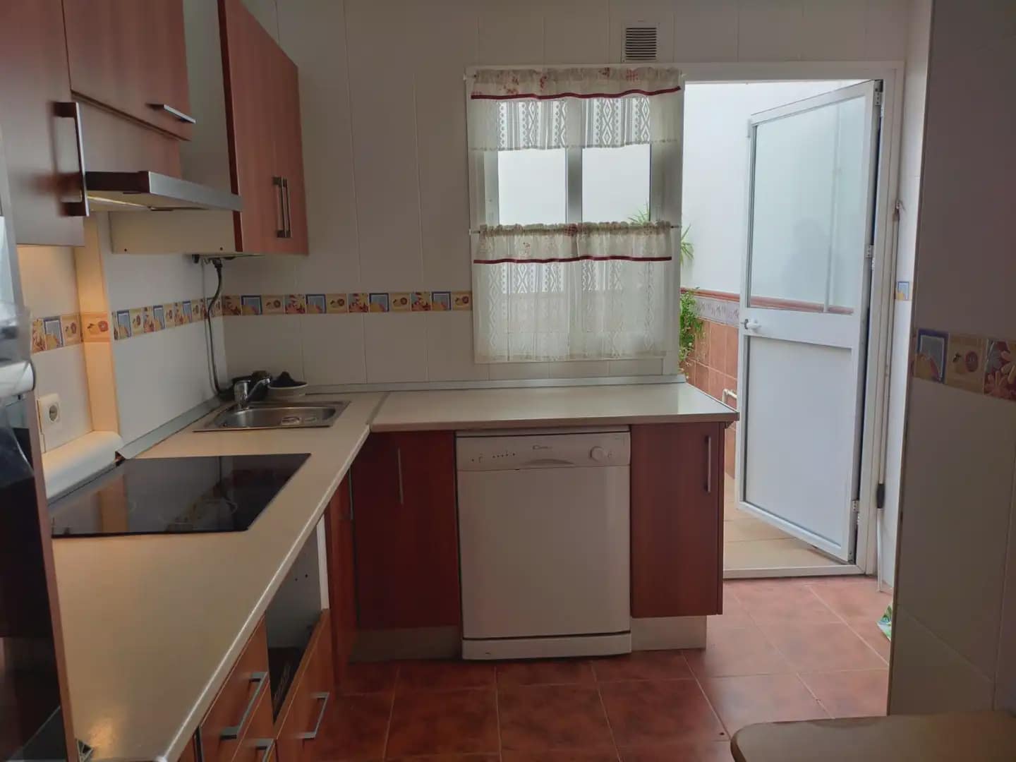 3 bedroom Terraced Villa for sale in La Linea de la Concepcion - € 249,000 (Ref: 9818573)