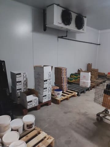 Commercieel te koop in El Zabal - Santa Margarita, La Línea de la Concepción - € 450.000 (Ref: 9818574)
