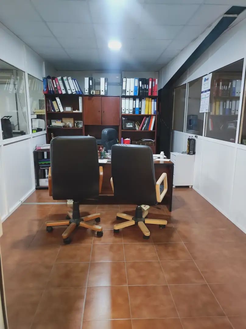 Commercieel te koop in La Linea de la Concepcion - € 450.000 (Ref: 9818574)