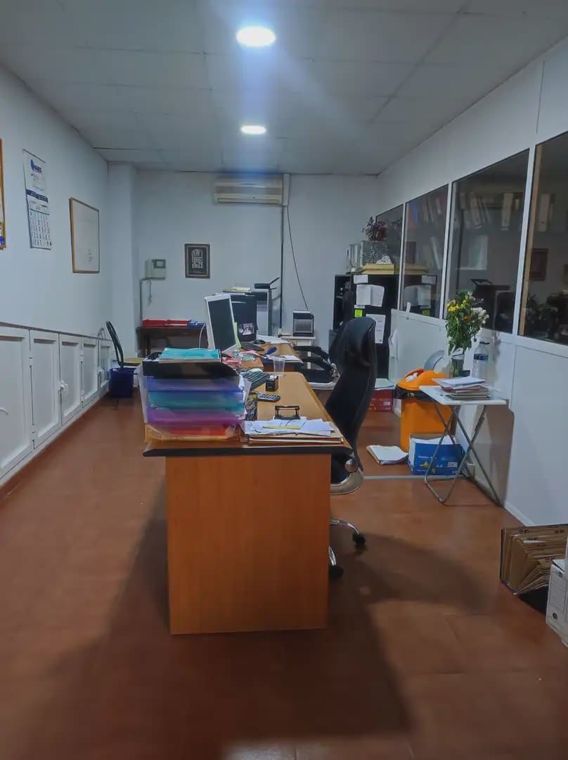 Commercieel te koop in La Linea de la Concepcion - € 450.000 (Ref: 9818574)