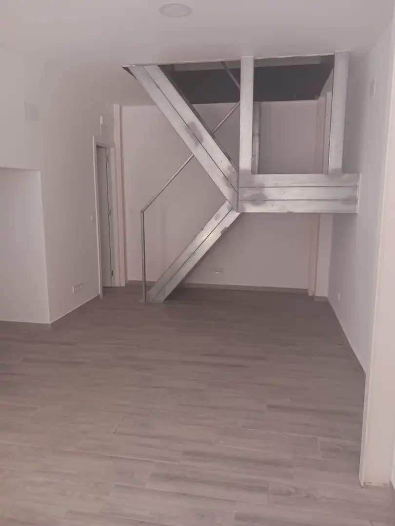 Kommersiell til leie i La Linea de la Concepcion - € 400 (Ref: 9818575)