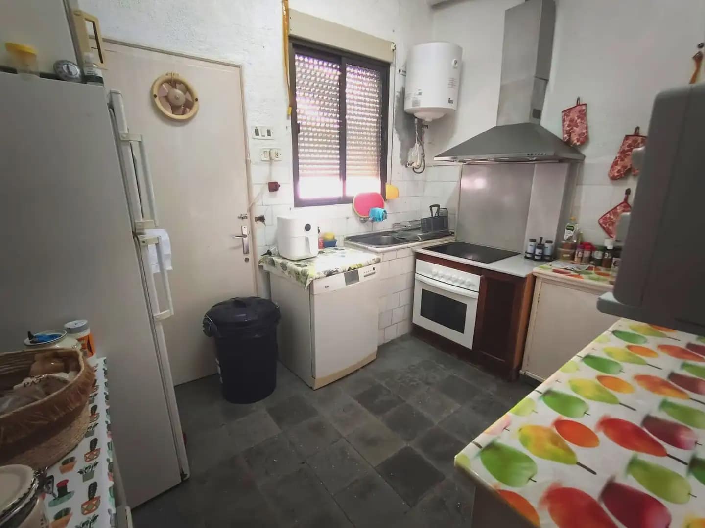 4 soverom Hus til salgs i La Linea de la Concepcion - € 335 000 (Ref: 9818578)