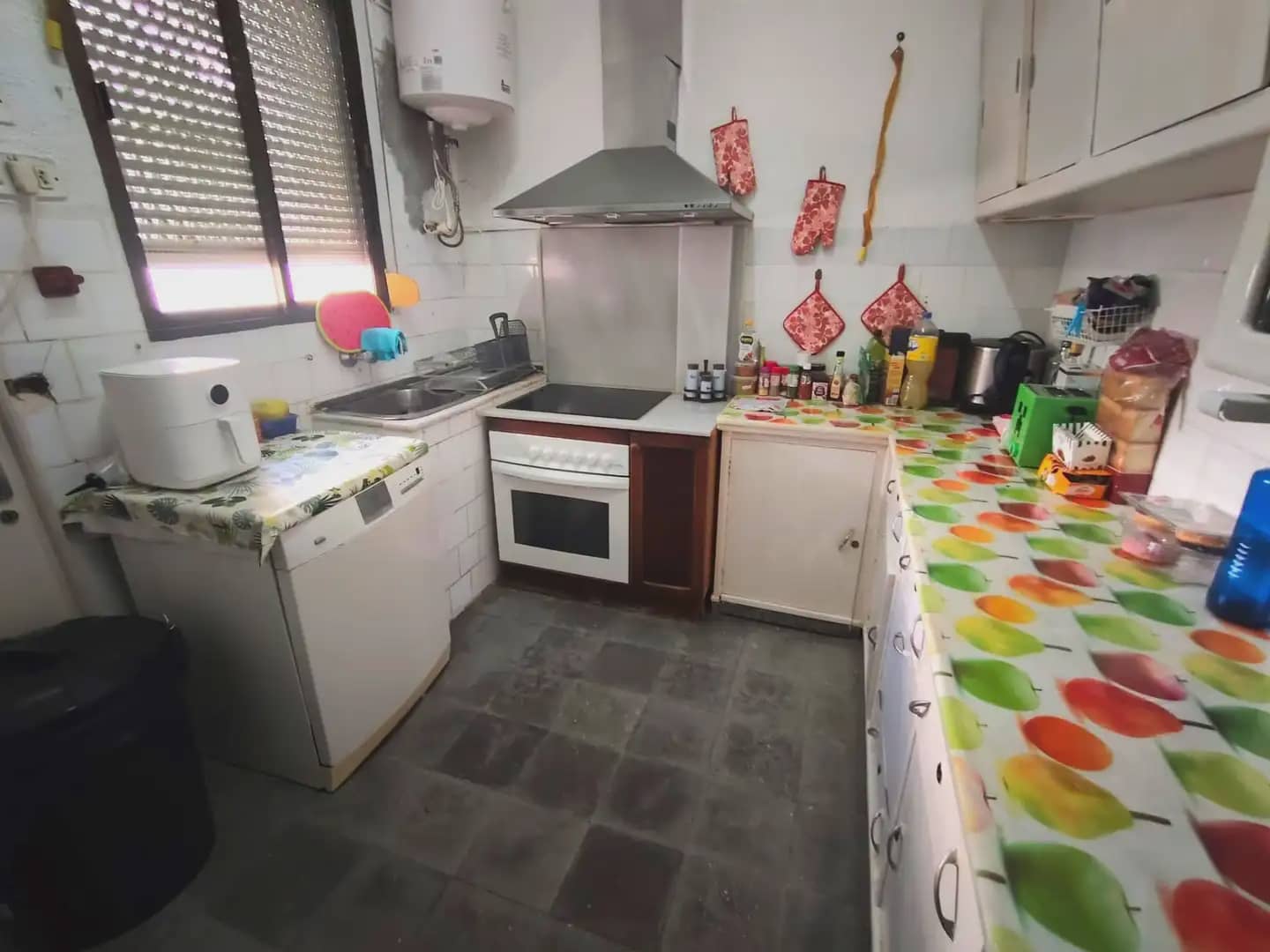 4 soverom Hus til salgs i La Linea de la Concepcion - € 335 000 (Ref: 9818578)