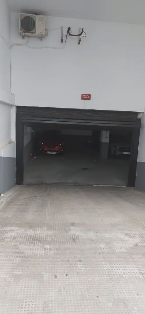 Garasje til salgs i La Linea de la Concepcion - € 14 000 (Ref: 9818581)