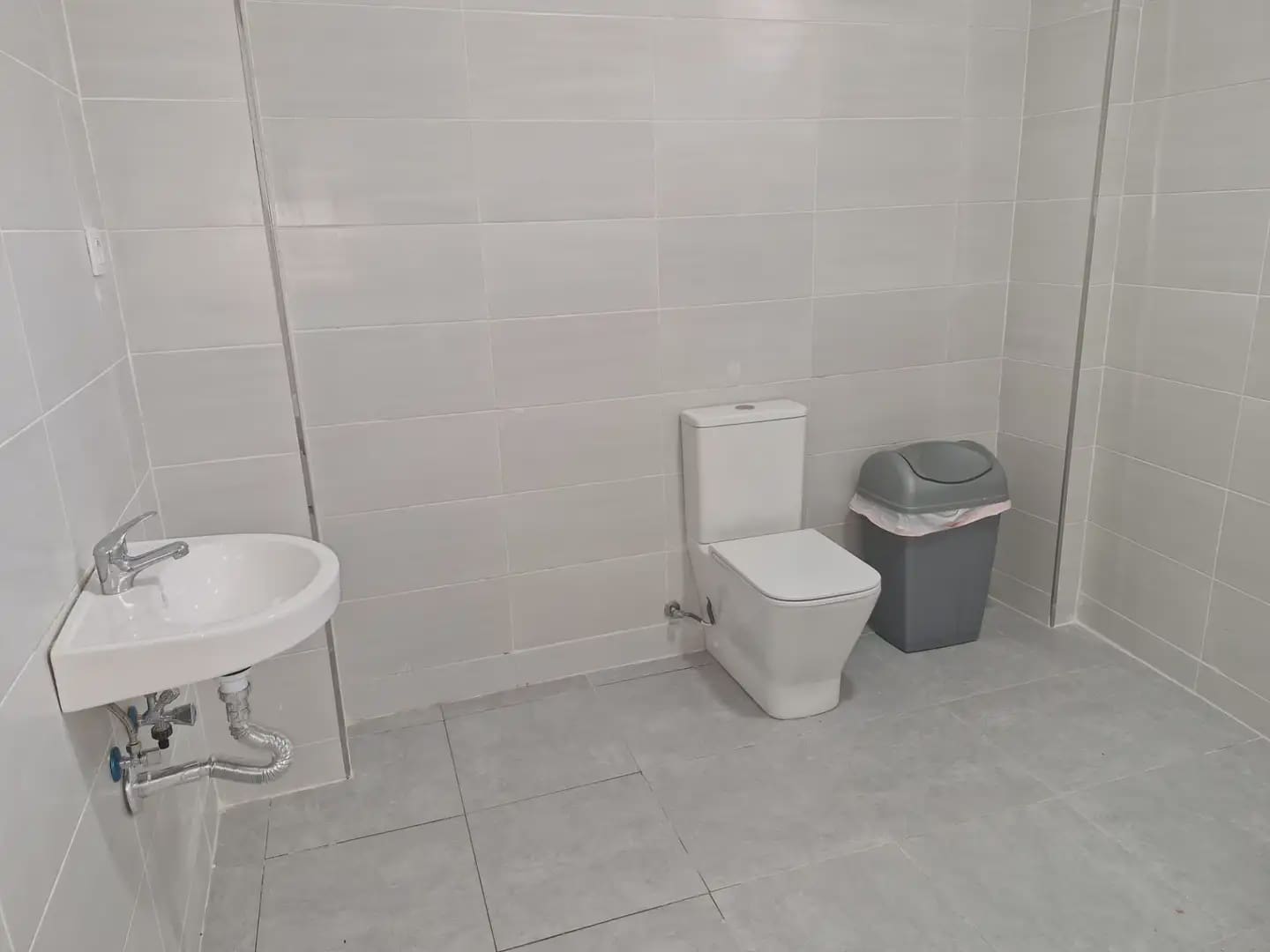 Commercieel te koop in La Linea de la Concepcion - € 125.000 (Ref: 9818584)