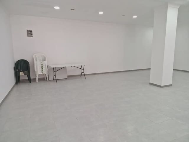 Kommersiell til salgs i Centro - San Felipe - Huerta Fava, La Línea de la Concepción - € 125 000 (Ref: 9818584)