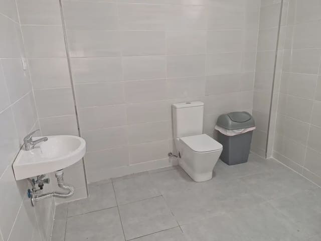Kommersiell til salgs i Centro - San Felipe - Huerta Fava, La Línea de la Concepción - € 125 000 (Ref: 9818584)