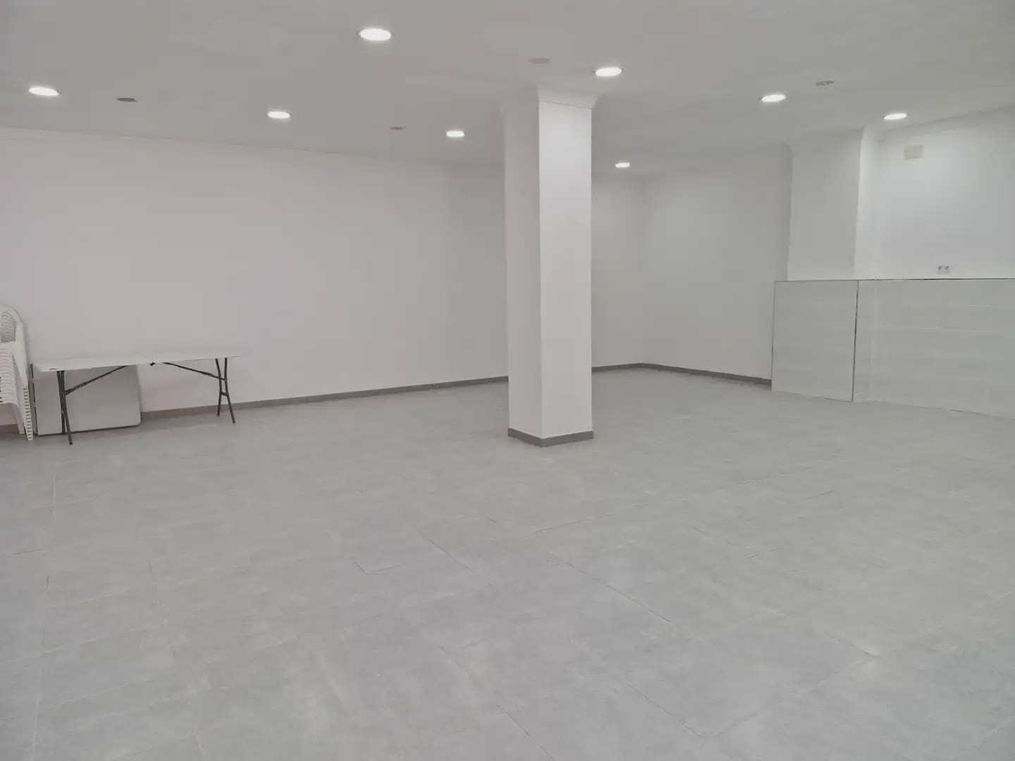 Commercieel te koop in La Linea de la Concepcion - € 125.000 (Ref: 9818584)