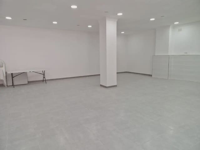 Kommersiell til salgs i Centro - San Felipe - Huerta Fava, La Línea de la Concepción - € 125 000 (Ref: 9818584)