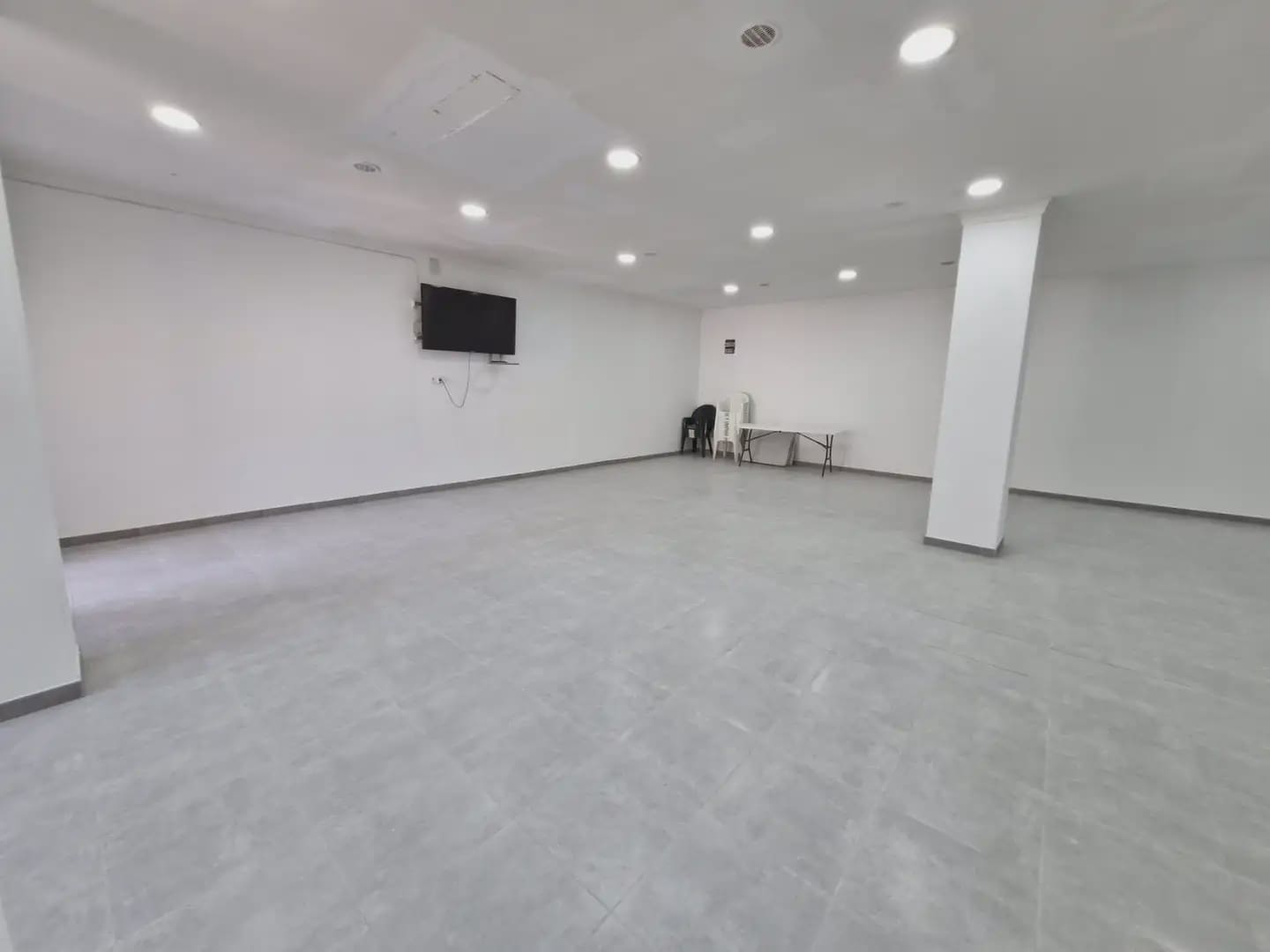 Commercieel te koop in La Linea de la Concepcion - € 125.000 (Ref: 9818584)
