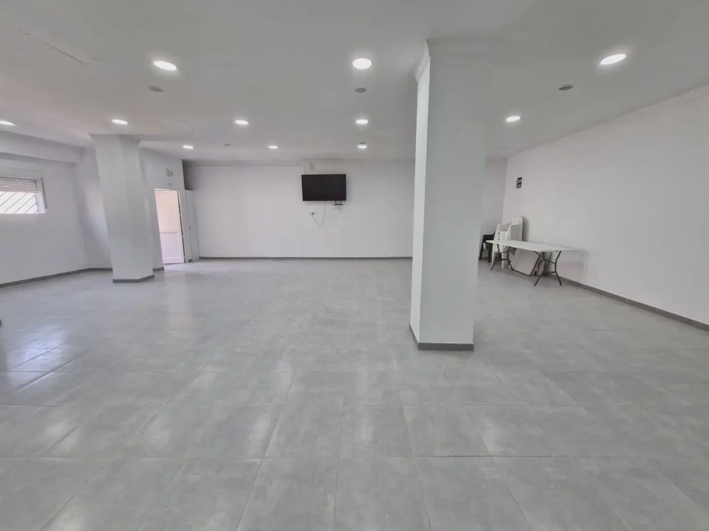 Commercieel te koop in La Linea de la Concepcion - € 125.000 (Ref: 9818584)