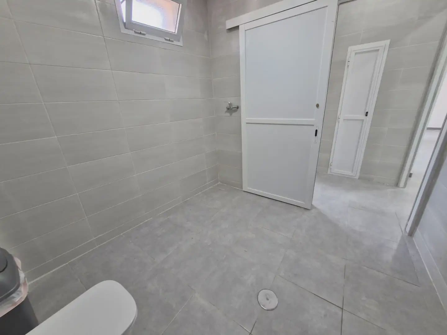 Commercieel te koop in La Linea de la Concepcion - € 125.000 (Ref: 9818584)