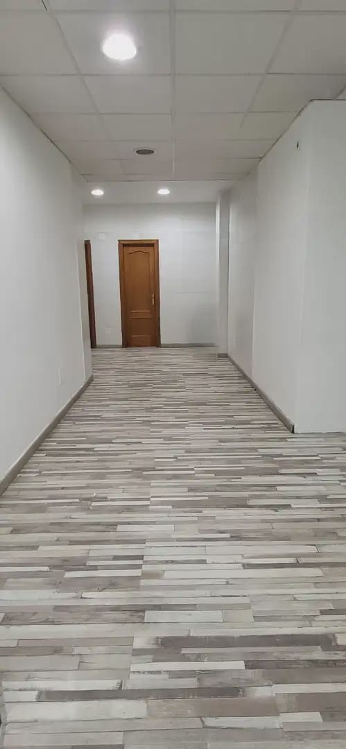 Kommersiell til leie i La Linea de la Concepcion - € 600 (Ref: 9818586)