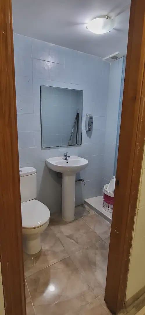 Kommersiell til leie i La Linea de la Concepcion - € 600 (Ref: 9818586)
