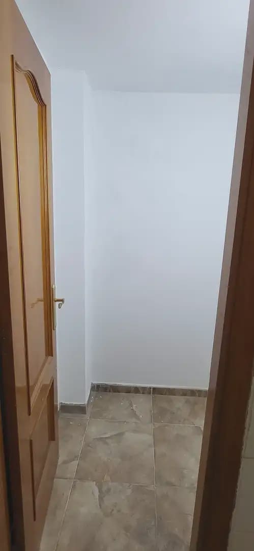 Kommersiell til leie i La Linea de la Concepcion - € 600 (Ref: 9818586)