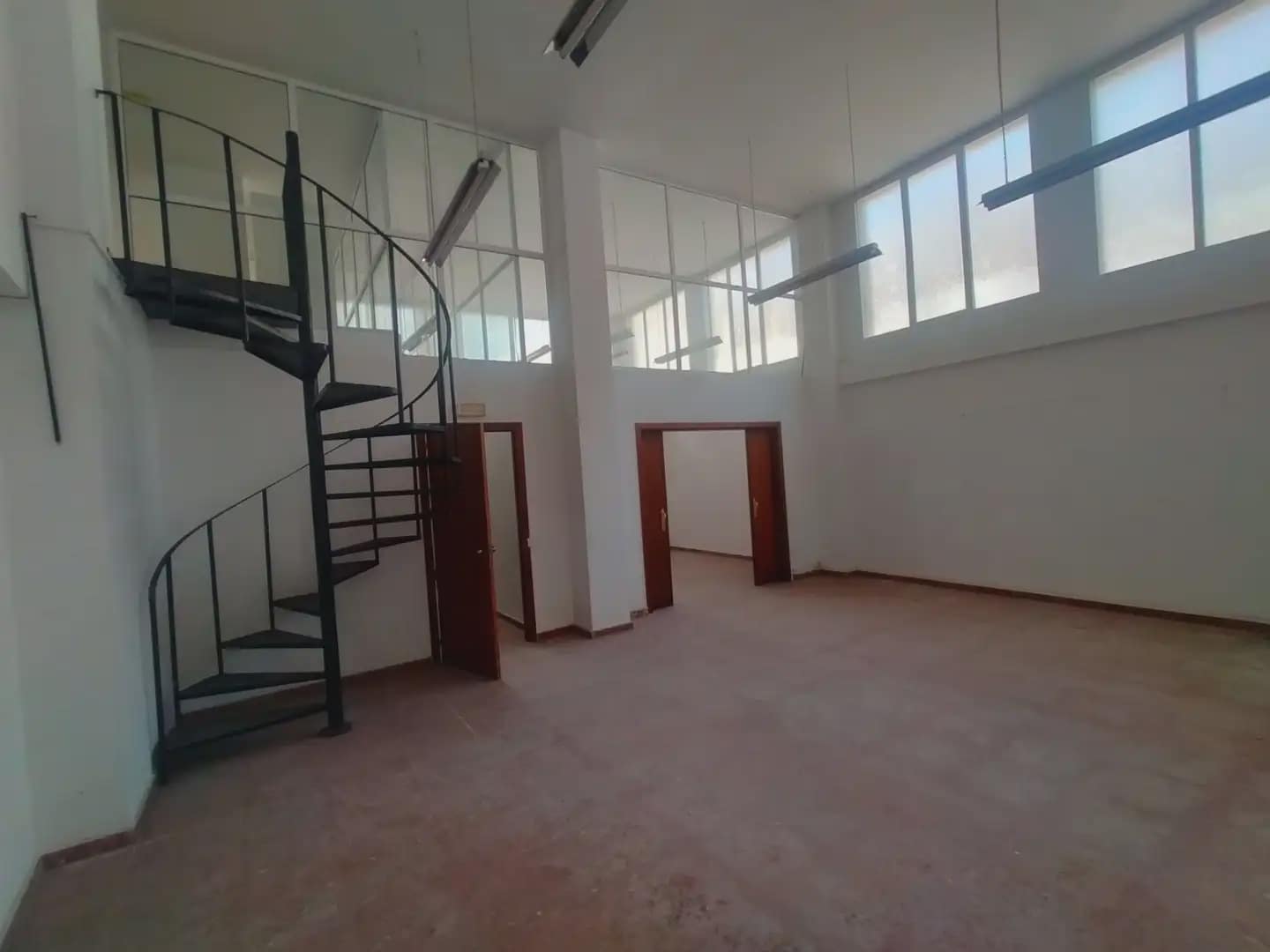 Kommersiell til leie i La Linea de la Concepcion - € 1 000 (Ref: 9818589)