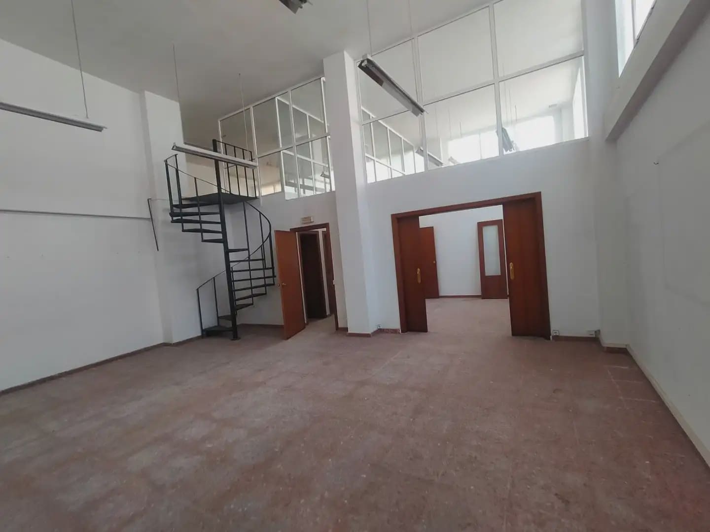 Kommersiell til leie i La Linea de la Concepcion - € 1 000 (Ref: 9818589)