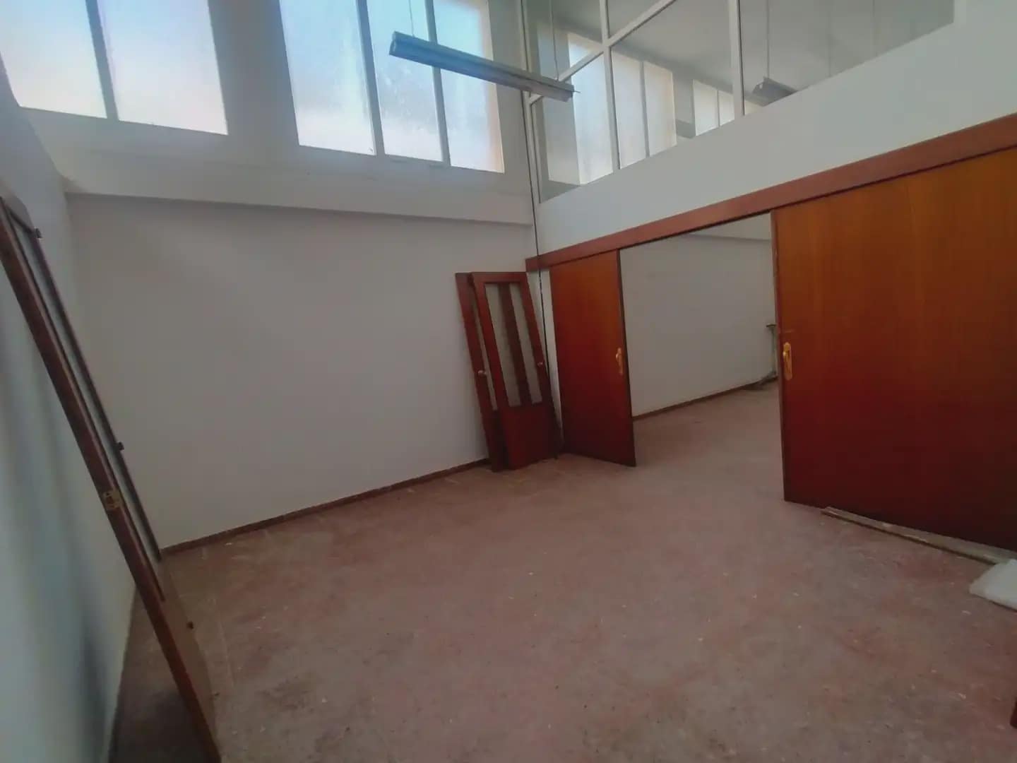 Kommersiell til leie i La Linea de la Concepcion - € 1 000 (Ref: 9818589)