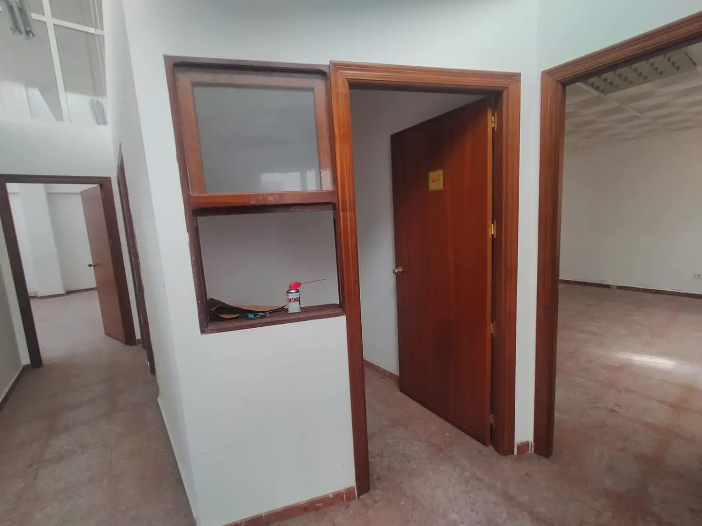 Kommersiell til leie i La Linea de la Concepcion - € 1 000 (Ref: 9818589)