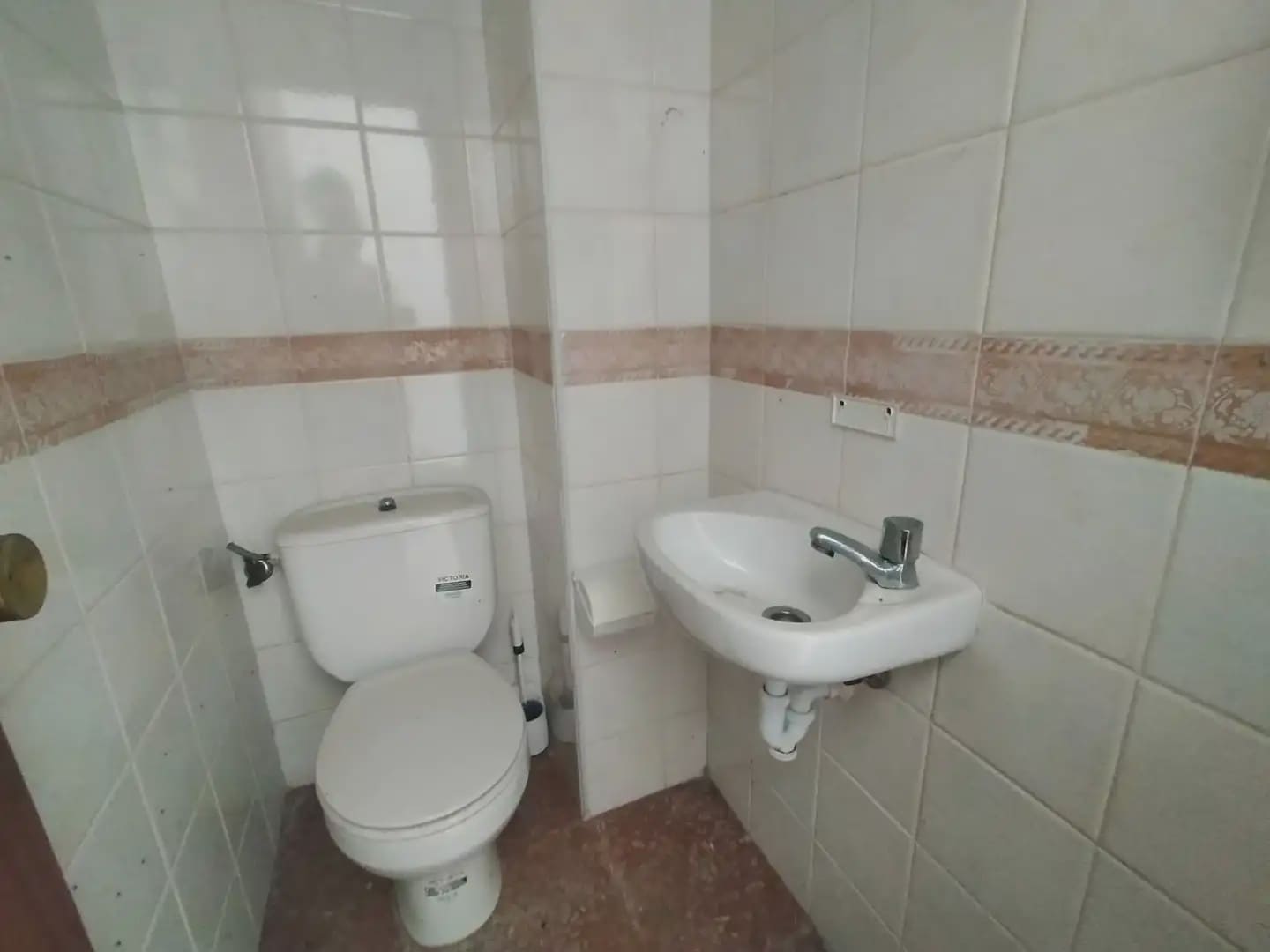 Kommersiell til leie i La Linea de la Concepcion - € 1 000 (Ref: 9818589)