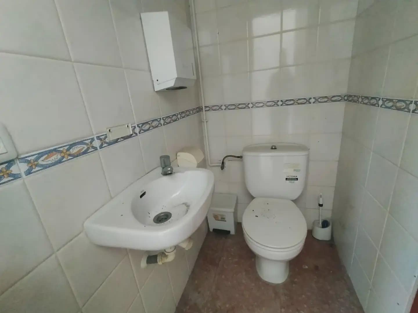 Kommersiell til leie i La Linea de la Concepcion - € 1 000 (Ref: 9818589)
