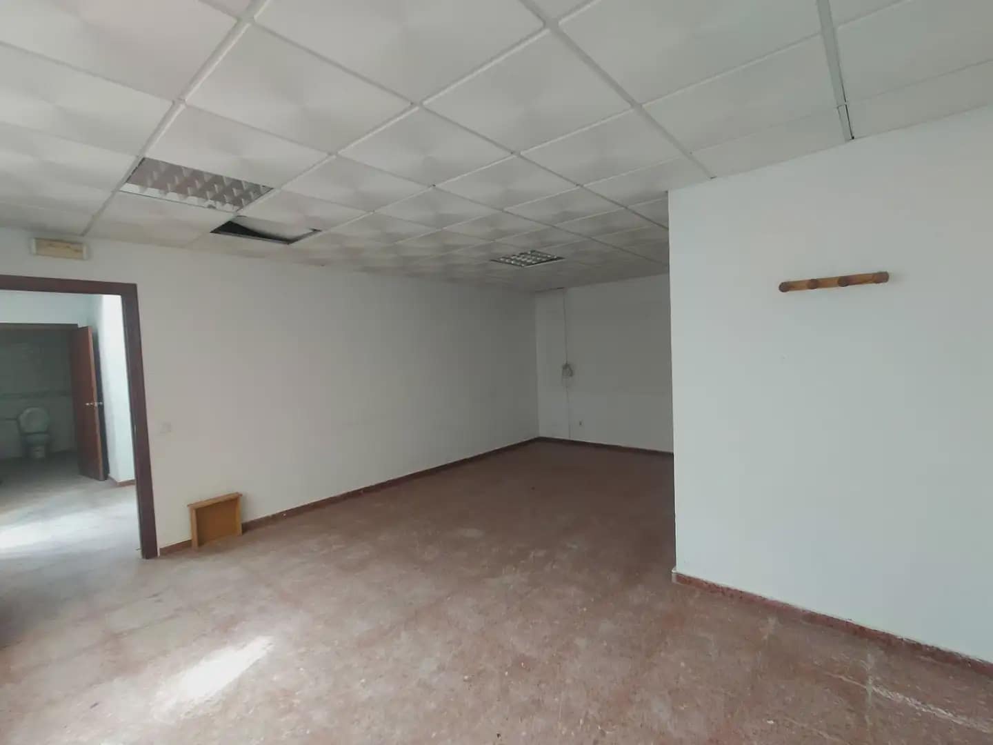 Kommersiell til leie i La Linea de la Concepcion - € 1 000 (Ref: 9818589)
