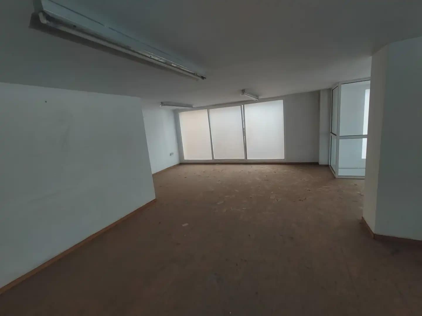 Kommersiell til leie i La Linea de la Concepcion - € 1 000 (Ref: 9818589)