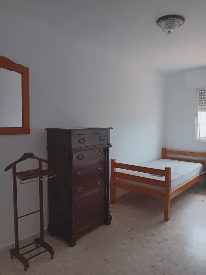 4 soverom Leilighet til leie i La Linea de la Concepcion med garasje - € 1 500 (Ref: 9818601)