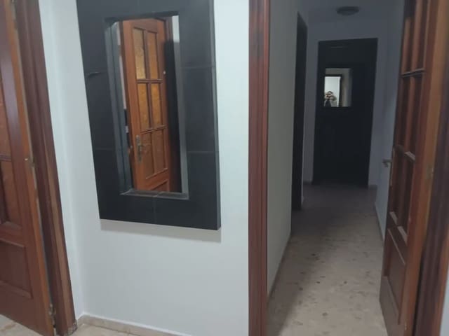 4 soverom Leilighet til leie i San Pedro - Gabriel Miró - María Guerrero, La Línea de la Concepción med garasje - € 1 500 (Ref: 9818601)