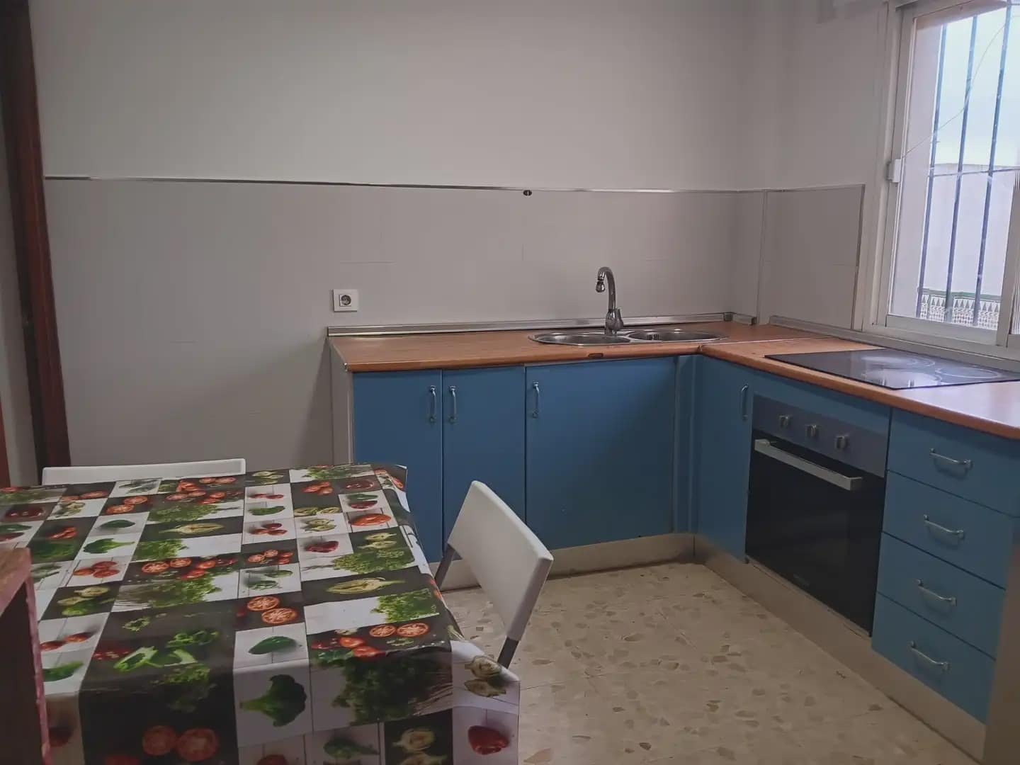 4 soverom Leilighet til leie i La Linea de la Concepcion med garasje - € 1 500 (Ref: 9818601)