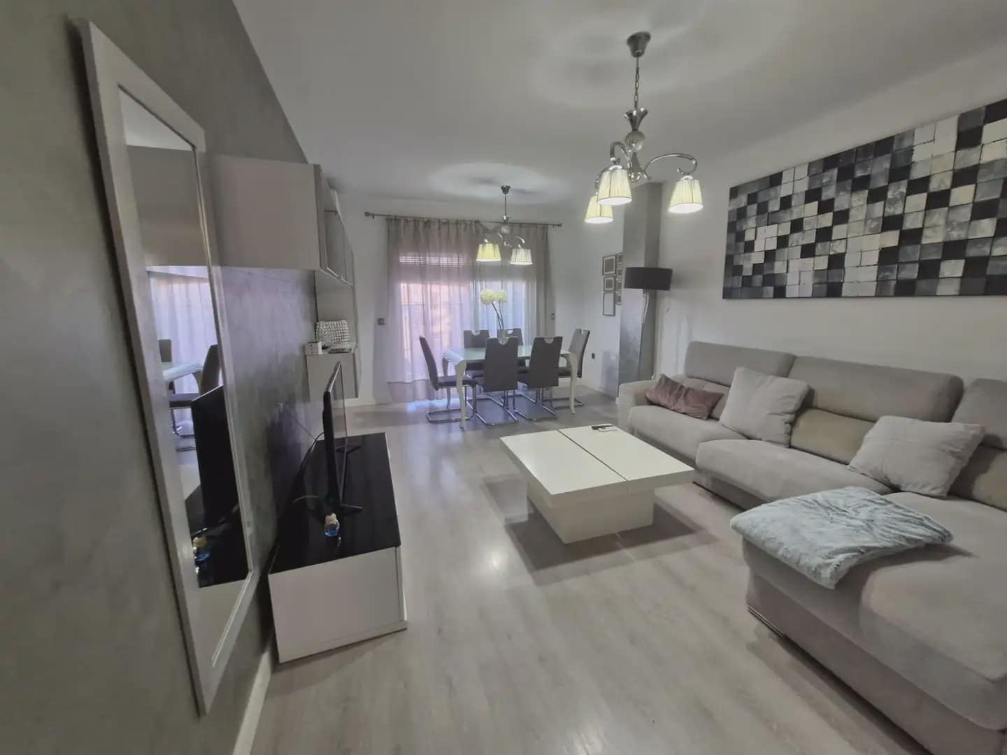 3 soverom Leilighet til salgs i La Linea de la Concepcion med svømmebasseng - € 189 000 (Ref: 9818602)