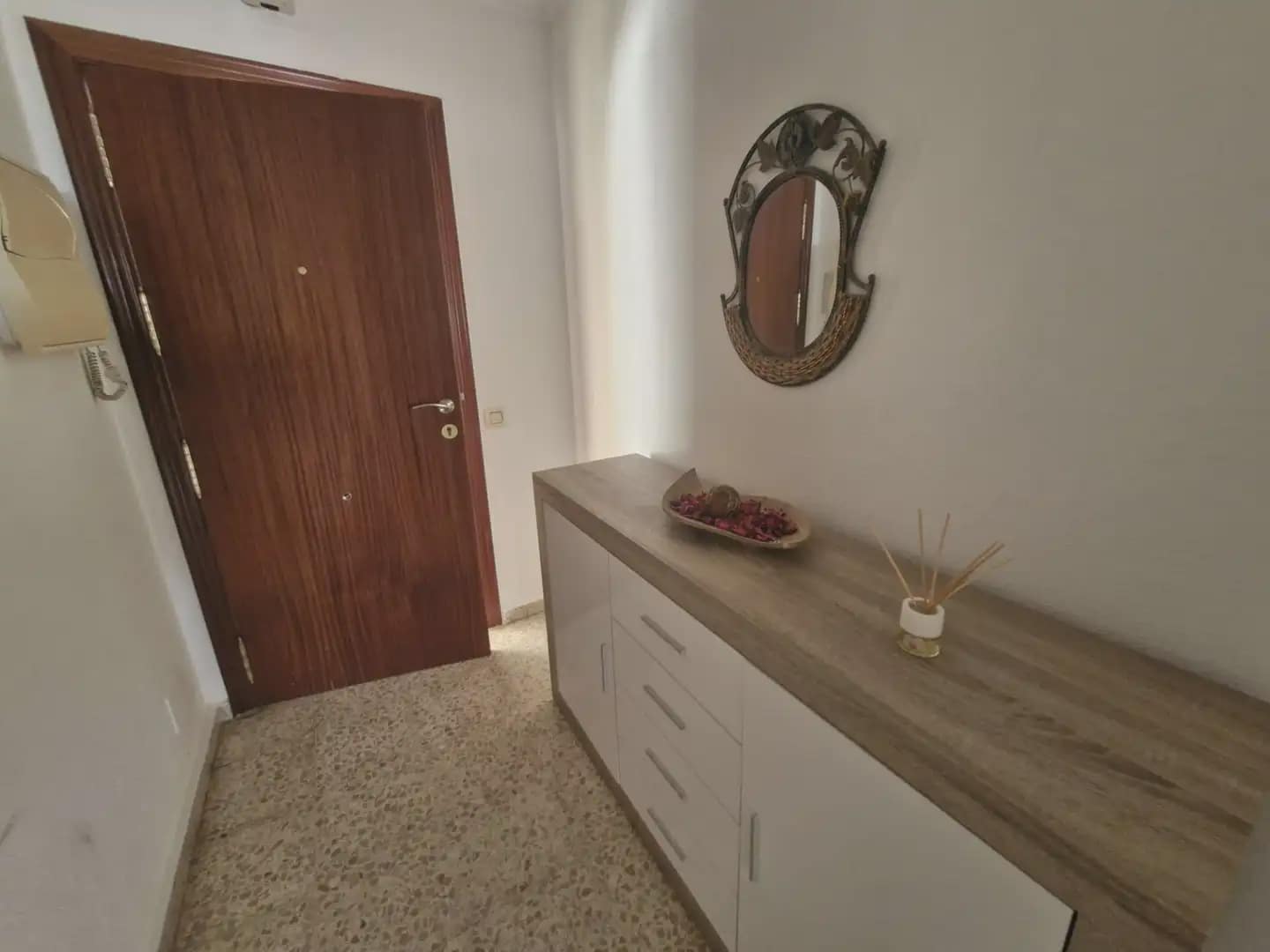 3 bedroom Flat for sale in La Linea de la Concepcion - € 220,000 (Ref: 9821520)