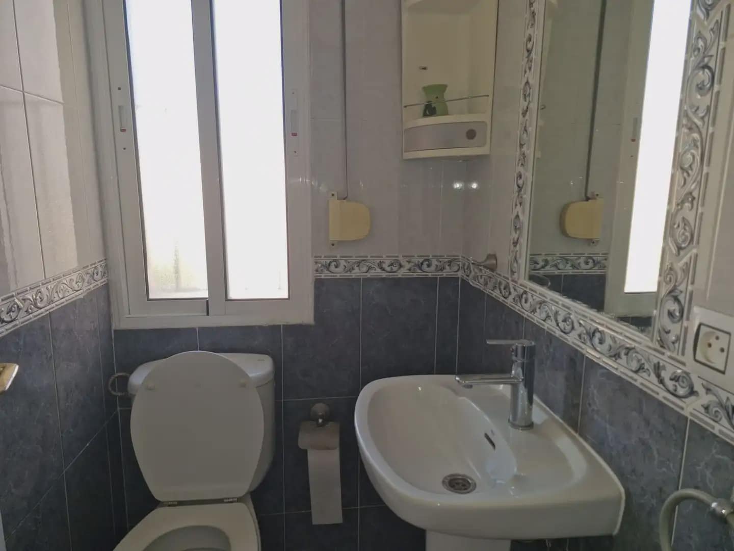 3 bedroom Flat for sale in La Linea de la Concepcion - € 220,000 (Ref: 9821520)