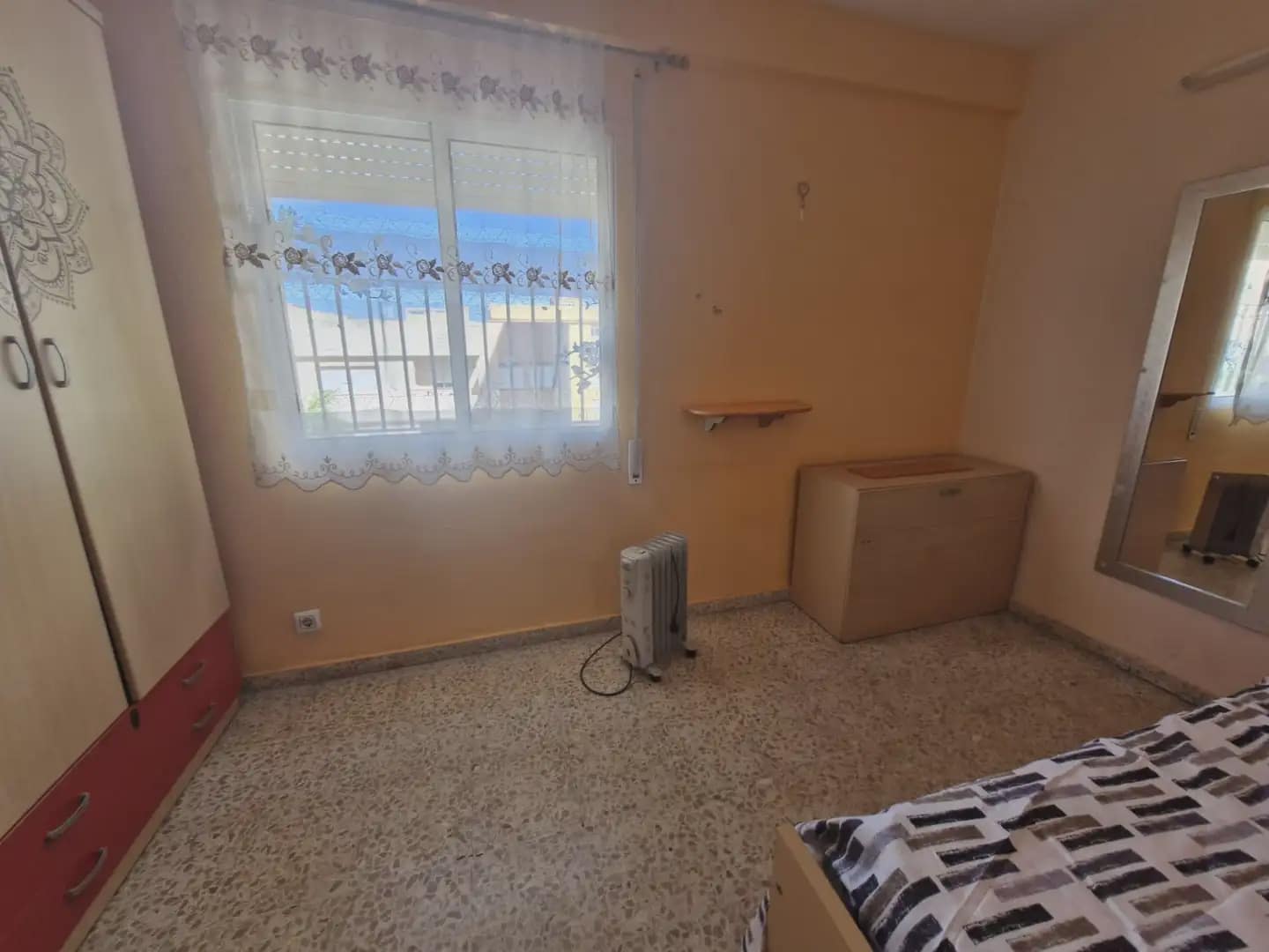 3 bedroom Flat for sale in La Linea de la Concepcion - € 220,000 (Ref: 9821520)