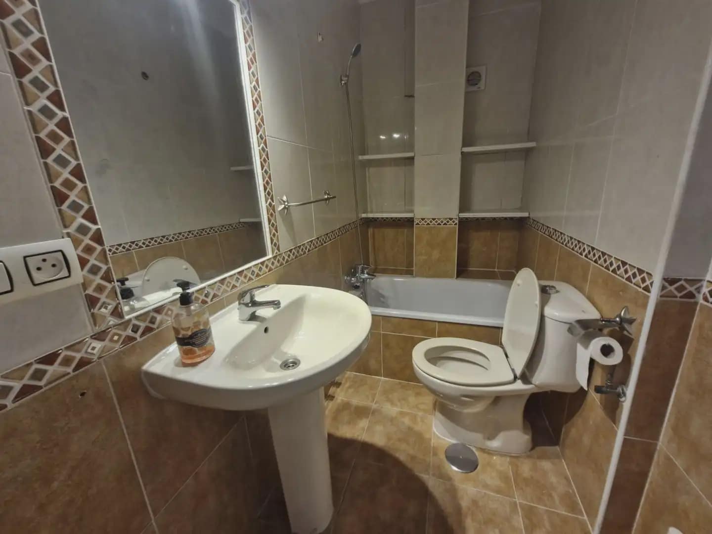 3 bedroom Flat for sale in La Linea de la Concepcion - € 220,000 (Ref: 9821520)