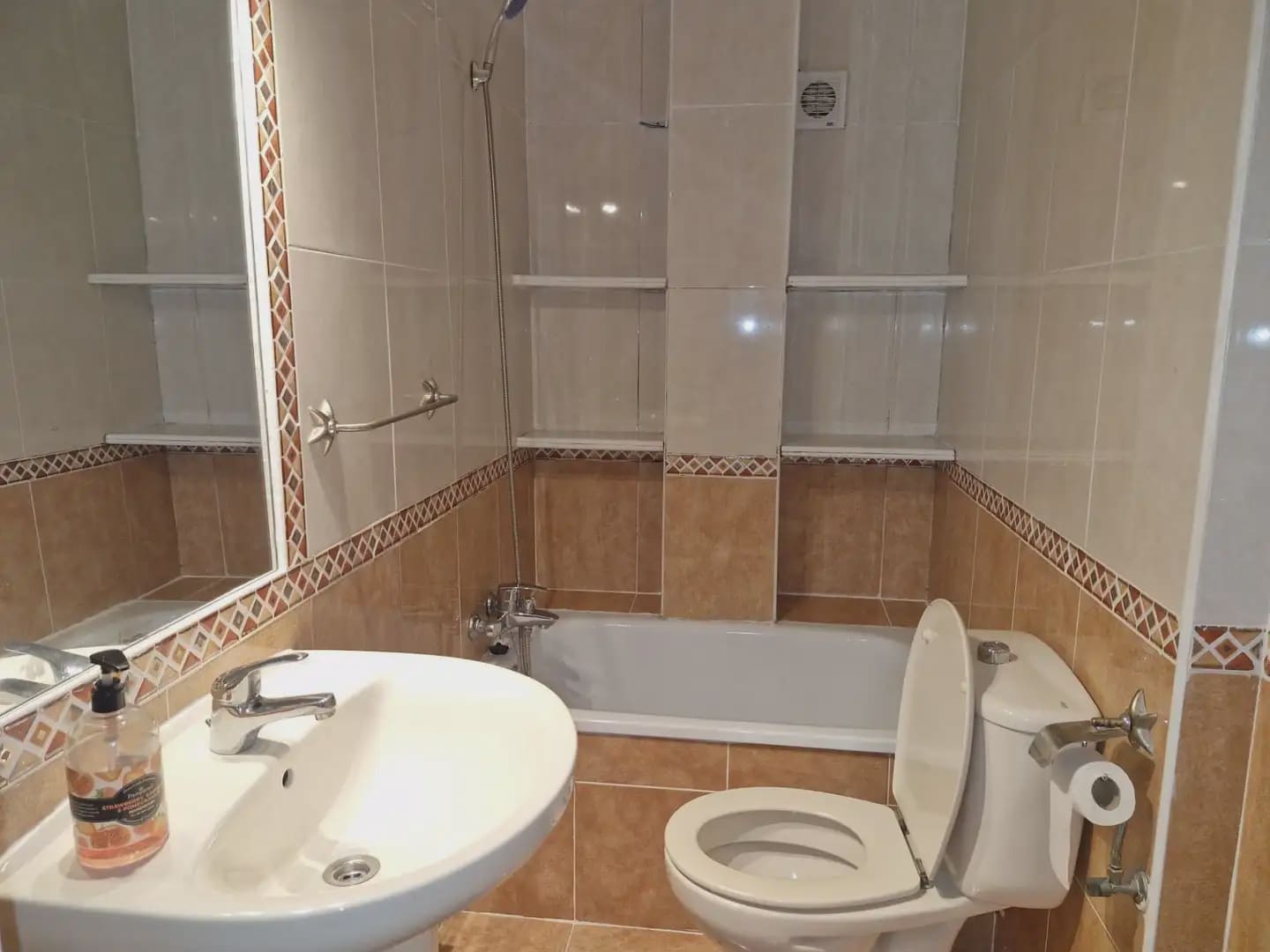 3 bedroom Flat for sale in La Linea de la Concepcion - € 220,000 (Ref: 9821520)
