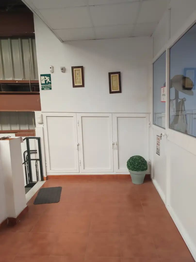 Local Commercial à vendre à La Linea de la Concepcion - 470 000 € (Ref: 9834296)