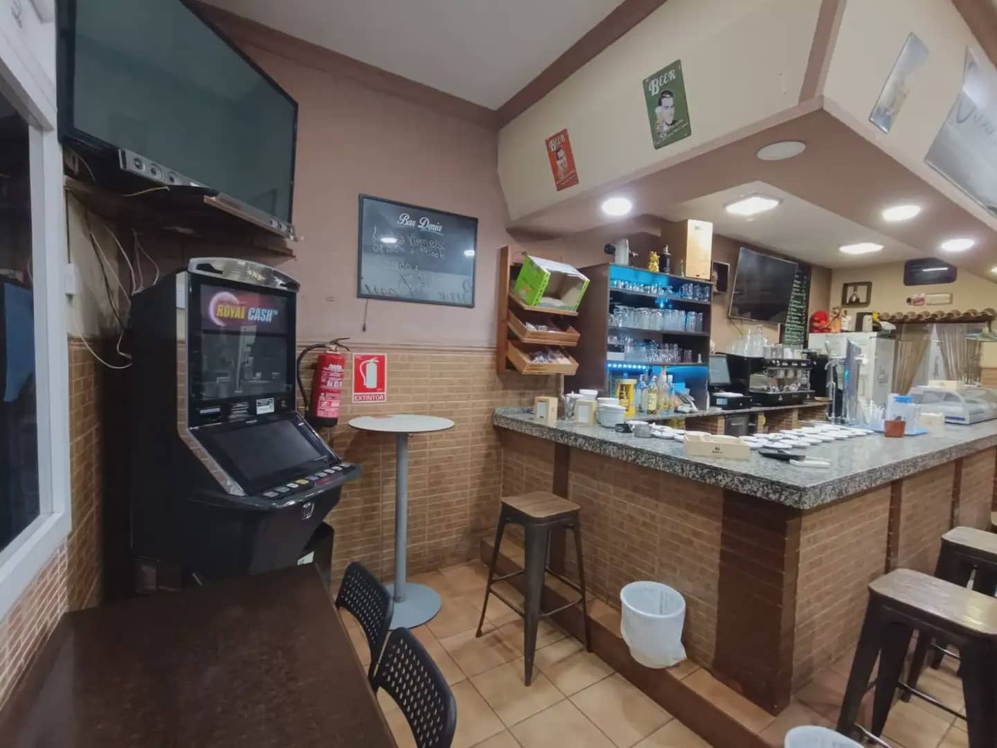 Commercial for sale in La Linea de la Concepcion - € 41,050 (Ref: 9844012)